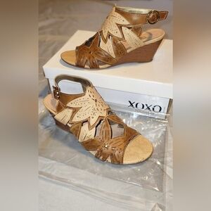 XOXO Women's Tan Wedge Sandals